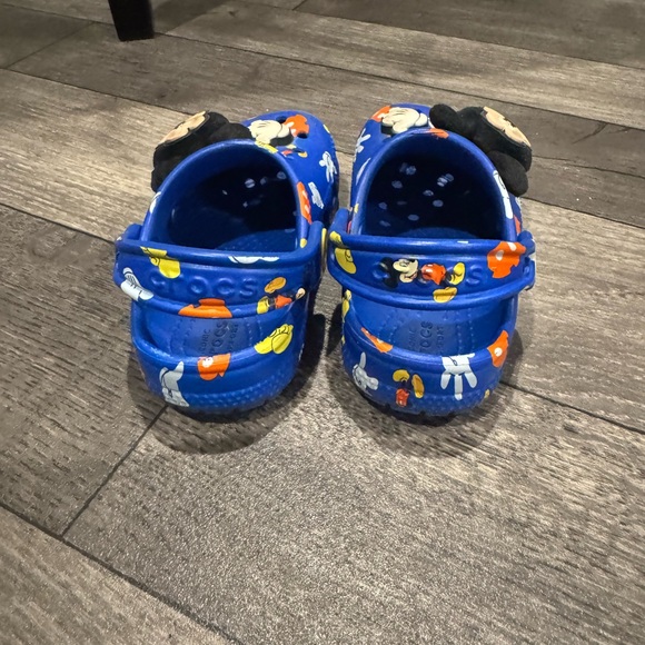 Disney toddler Blue Crocs with Mickey Mouse - Picture 4 of 6